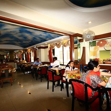 Hotel Deccan Park プネ エクステリア 写真
