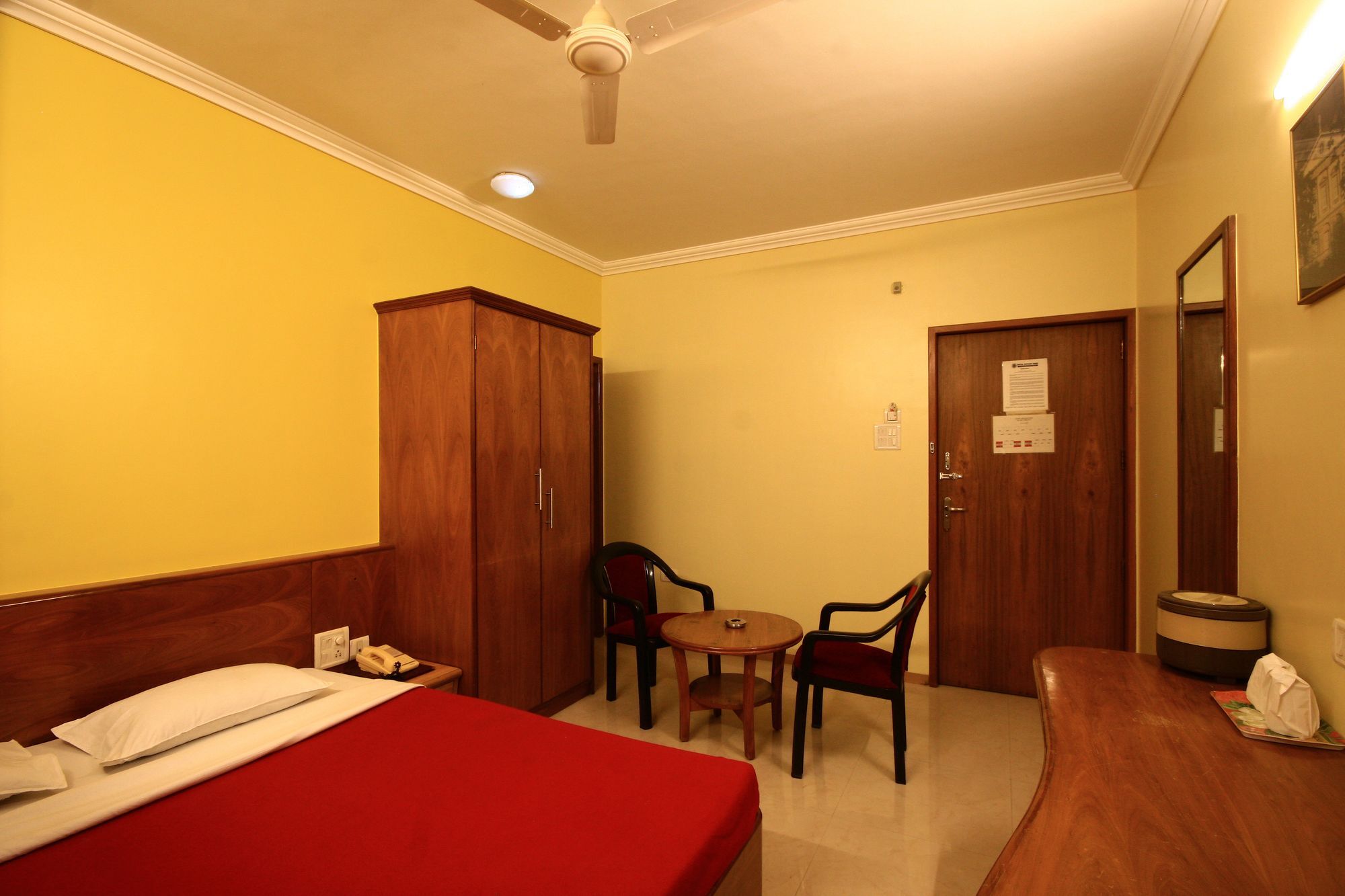 Hotel Deccan Park プネ エクステリア 写真