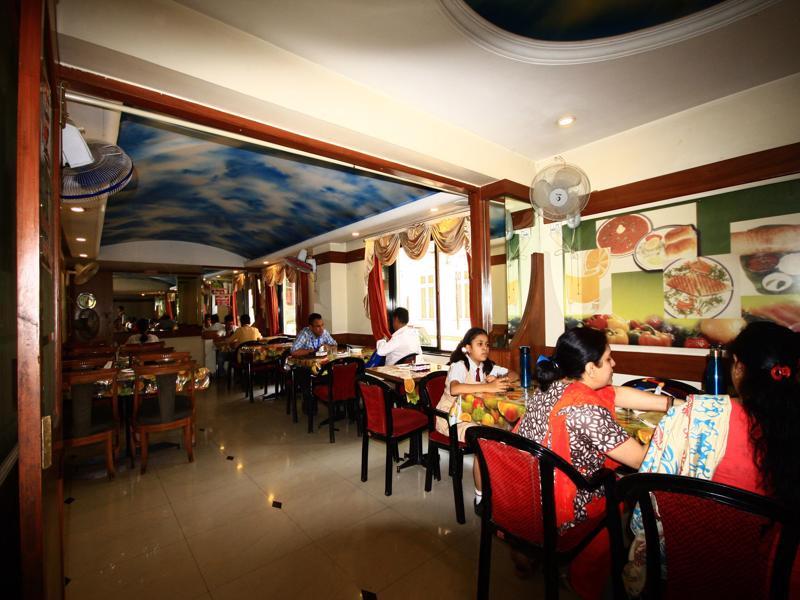 Hotel Deccan Park プネ エクステリア 写真